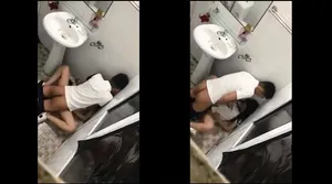 Ghệ say xỉn và thằng bồ trong phòng tắm nhà hàng
