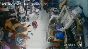 Vợ ông chồng xxx nhau trong của hàng máy tính